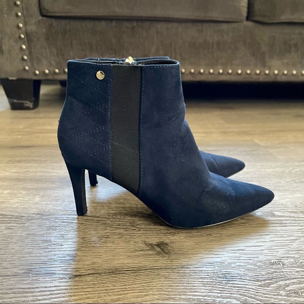Calvin Klein Women's Bestie Faux Suede Pointed Toe Ankle Booties Size 8